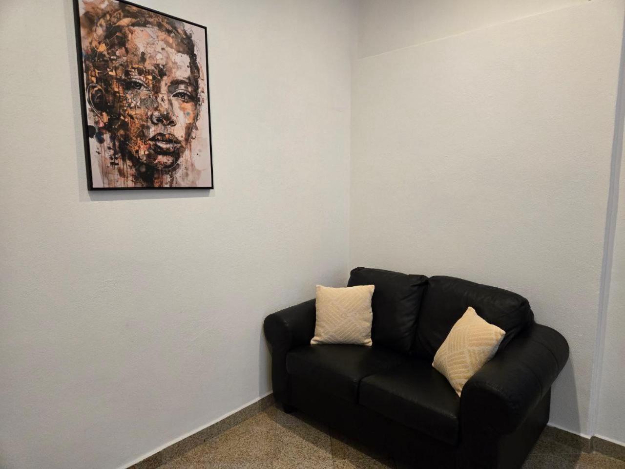 Newly Renovated 2 Rooms Apartment Downtown Nitra Exterior photo